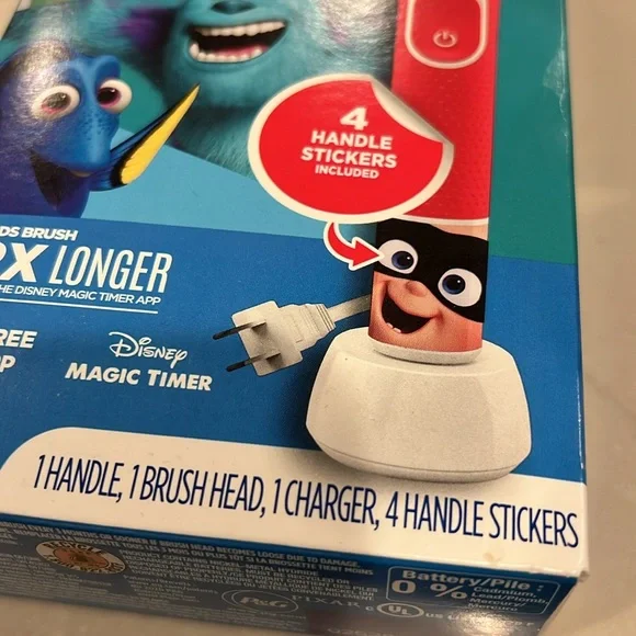 Oral B rechargeable toothbrush with charger New - Picture 3 of 3